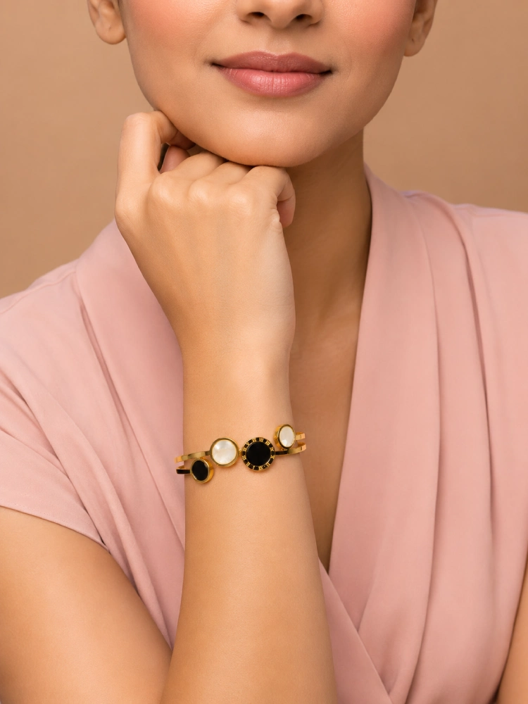 Noir Elegance Bracelet Noir Elegance Bracelet - Image 1