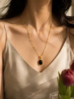 Noir Eclat Pendant Necklace
