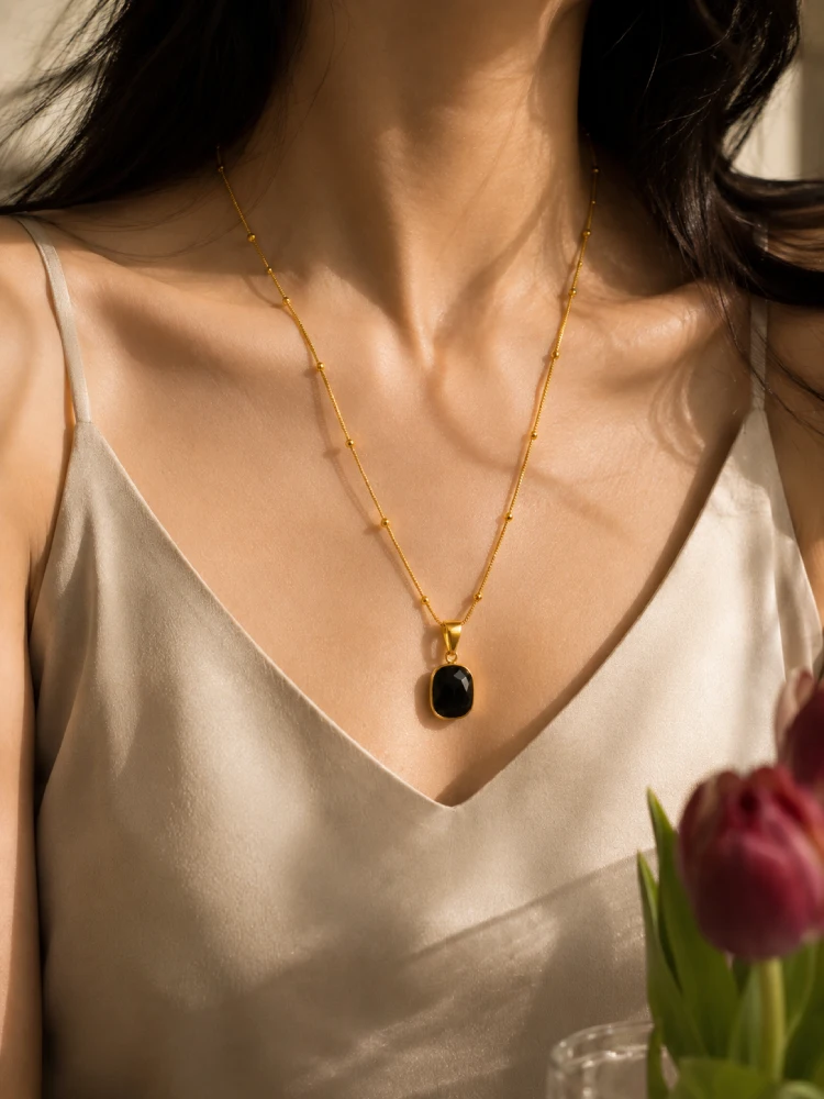 chain (1) Noir Eclat Pendant Necklace - Image 1
